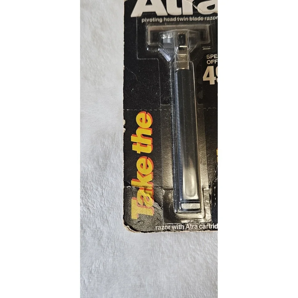 Vintage Gillette ATRA Pivoting Head Twin Blade Razor 1970s Shaver New .49 Cent